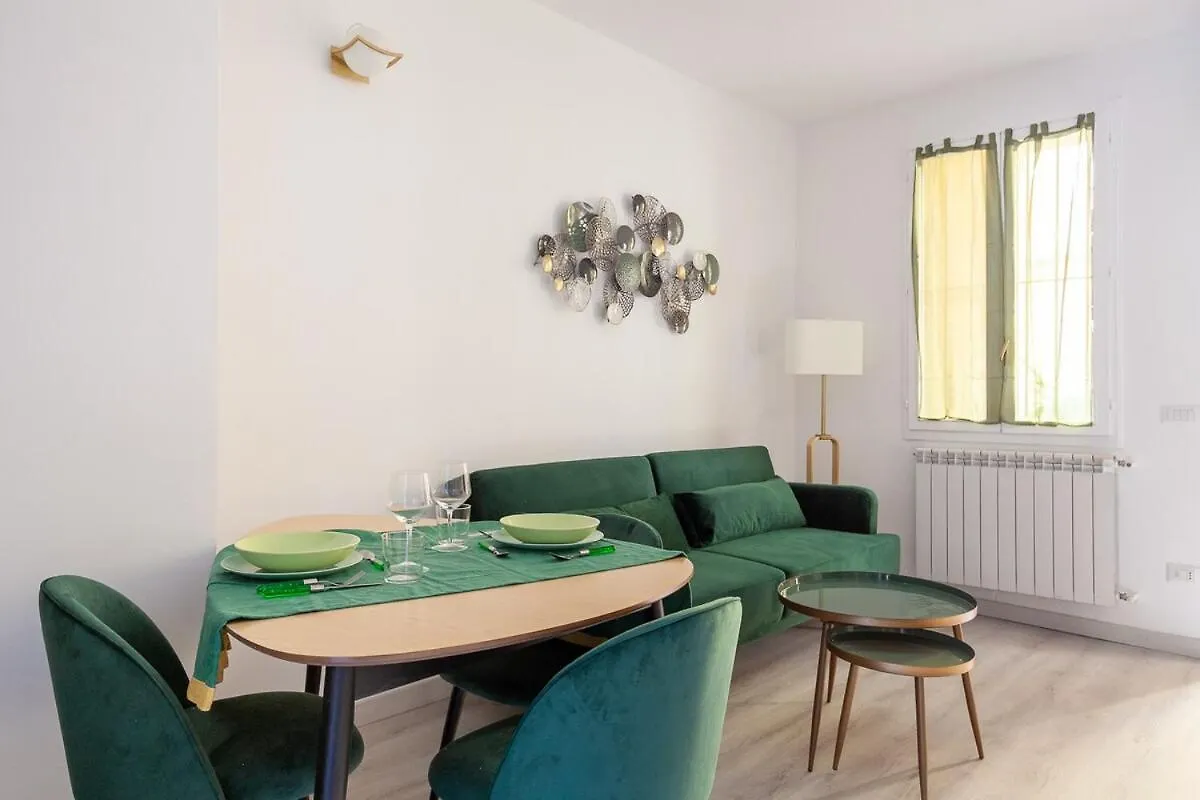 Renovated Apartment In The Center Of Milano İtalya