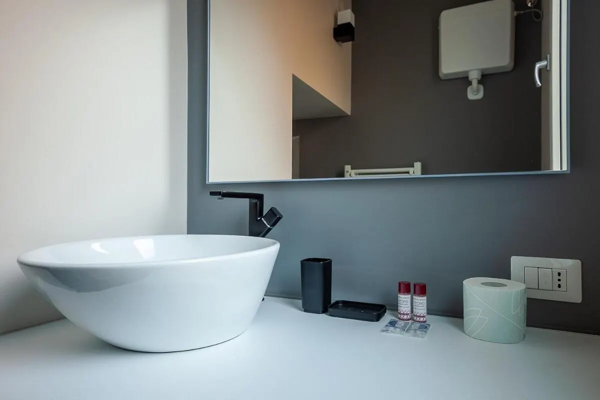 Renovated Apartment In The Center Of Milano İtalya